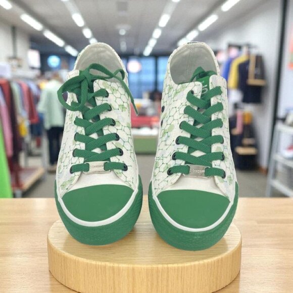 SEAGEN Women's Must-Have Green Canvas Sneakers sz 9 - Picture 1 of 6